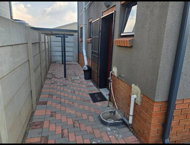 3 BEDROOM HOUSE FOR SALE IN ALBERTSDAL